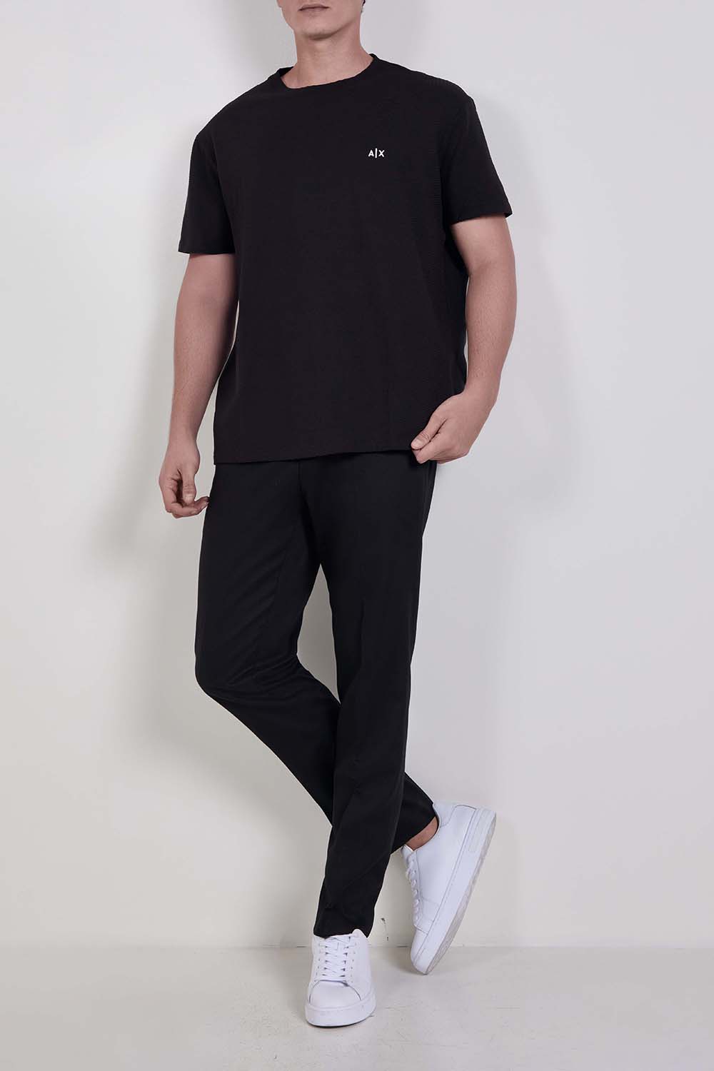 חולצת טי בגזרת סלים